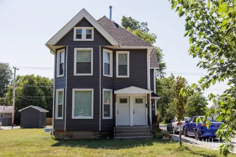 Renovated Duplex with Yard