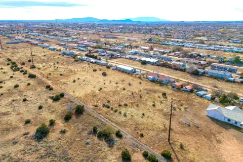 Santa Fe Acre with Multi-Use Potential