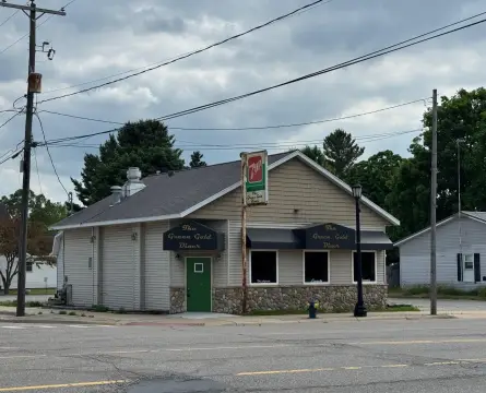 Evart Commercial Building with Kitchen