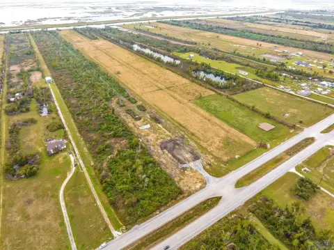 Unrestricted Acreage on High-Traffic Highway