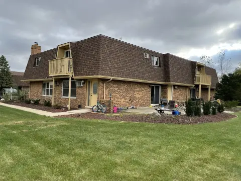 Updated 6-Flat with Garage