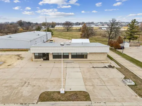 Versatile Commercial Building in Dyersville