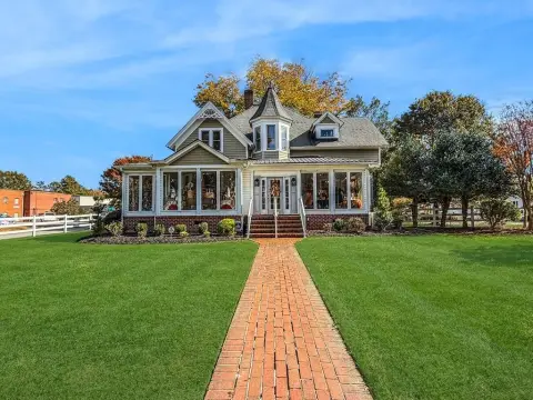 South Hill Corner Lot Property