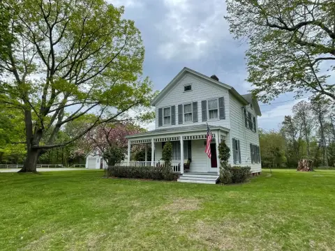 Historic Farmhouse on North Fork