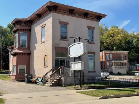 Dubuque 5-Unit Multifamily Property