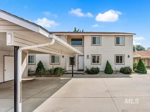 Fourplex with Private Outdoor Space