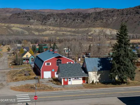 Versatile Mixed-Use Property on Highway