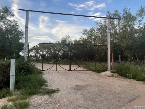 Residential Land in Atascosa, TX