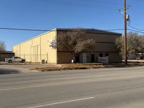 Lubbock Warehouse-Office with Crane