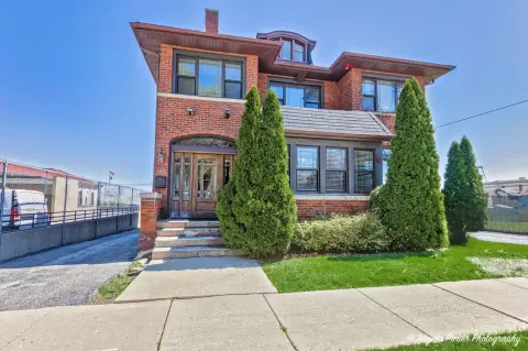 Downtown Waukegan Commercial Building For Sale