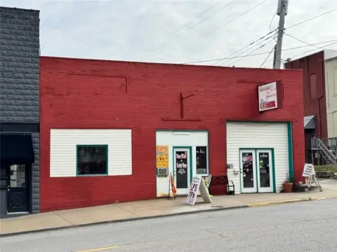 Retail and Warehouse in Paola