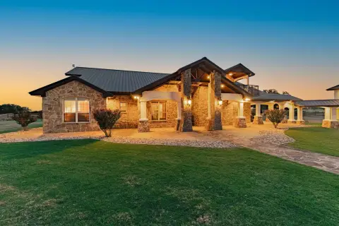 Luxury Ranch with Equestrian Amenities