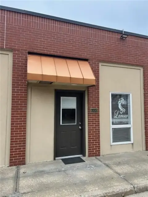 Salon Ready Retail Space