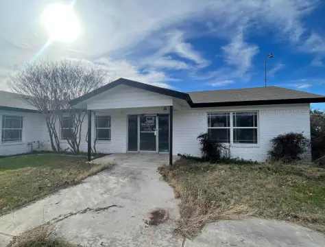 San Saba Commercial Building Opportunity