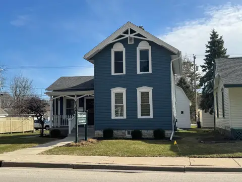 Picture of Retail space at 316 Oakton Ave, Pewaukee, WI