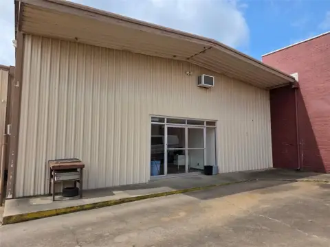 Versatile Industrial Building in Cleburne