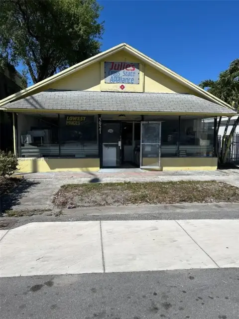 Retail Building on Hallandale Beach