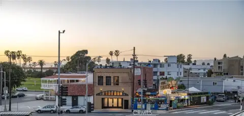 Renovated Creative Office/Retail Building