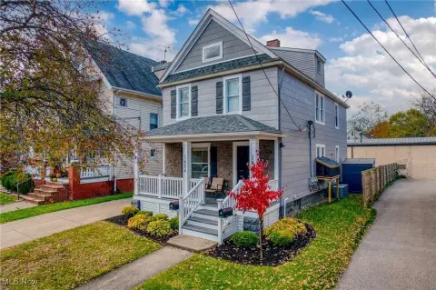 Updated Duplex in Lakewood, Ohio