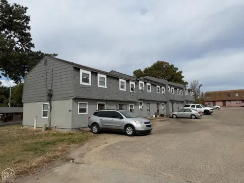 8-Unit Apartment Building
