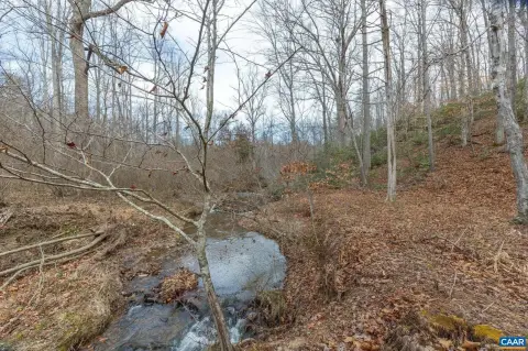 Off-Grid Retreat in Schuyler, VA