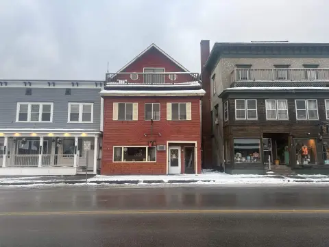 Turnkey Restaurant with Apartment Above