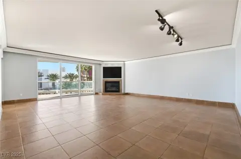 Las Vegas High-Rise Condo