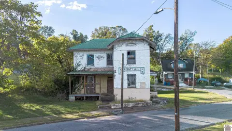 Historic Downtown Hickman Jail Building