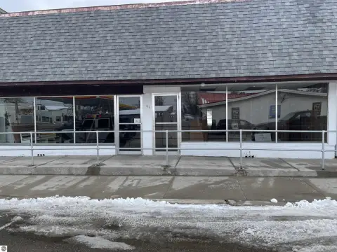 Commercial Building in Rose City