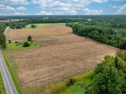 Nichols Acreage: Country Living Space