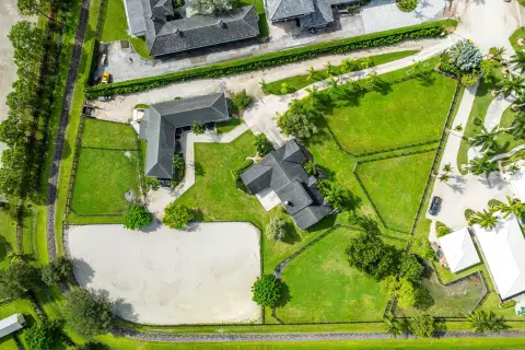 Equestrian Facility in Saddle Trail