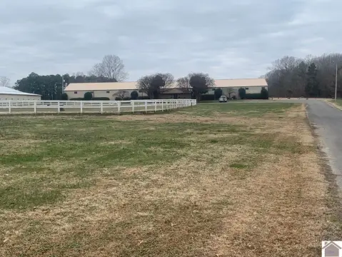 Versatile Property with Multiple Rental Options