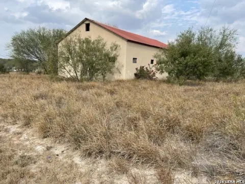 Land on I-37 Access Road