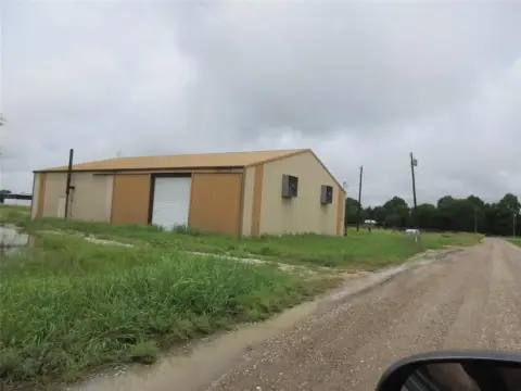 Spacious Warehouse with Highway Access