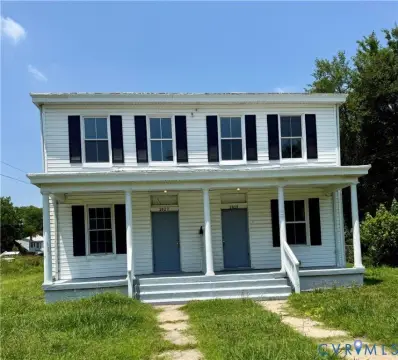 Updated Duplex with Two Yards