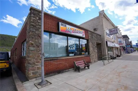 Freestanding Retail Storefront