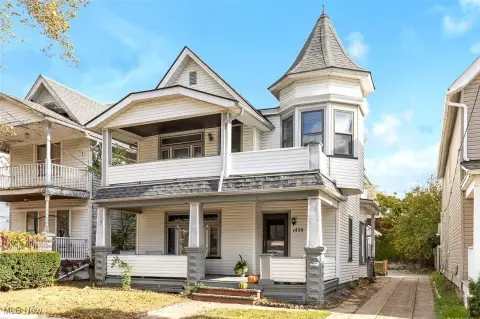 Victorian Triplex in Detroit Shoreway