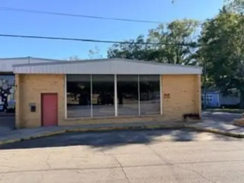 Commercial Building in Downtown Poplarville