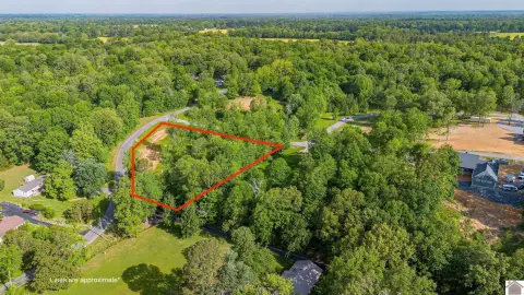 Residential Lot in Woodland Hills