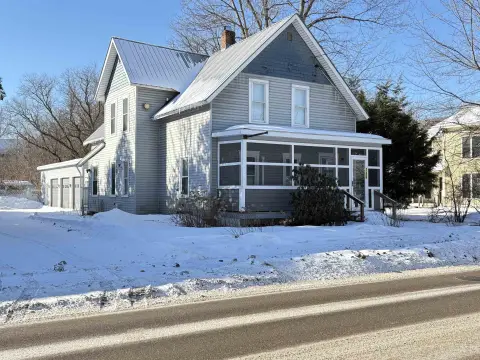 Remodeled Mixed-Use Duplex in Waterbury