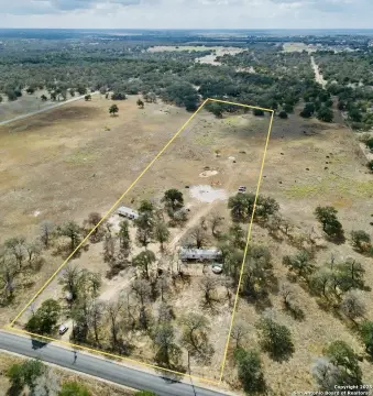 10 Acres in Floresville, TX