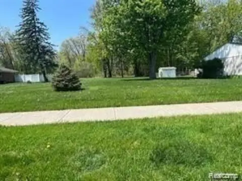 Residential Land in Taylor, MI