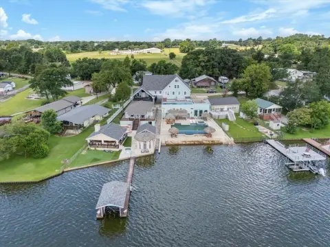 Lakefront Duplex with Resort Amenities