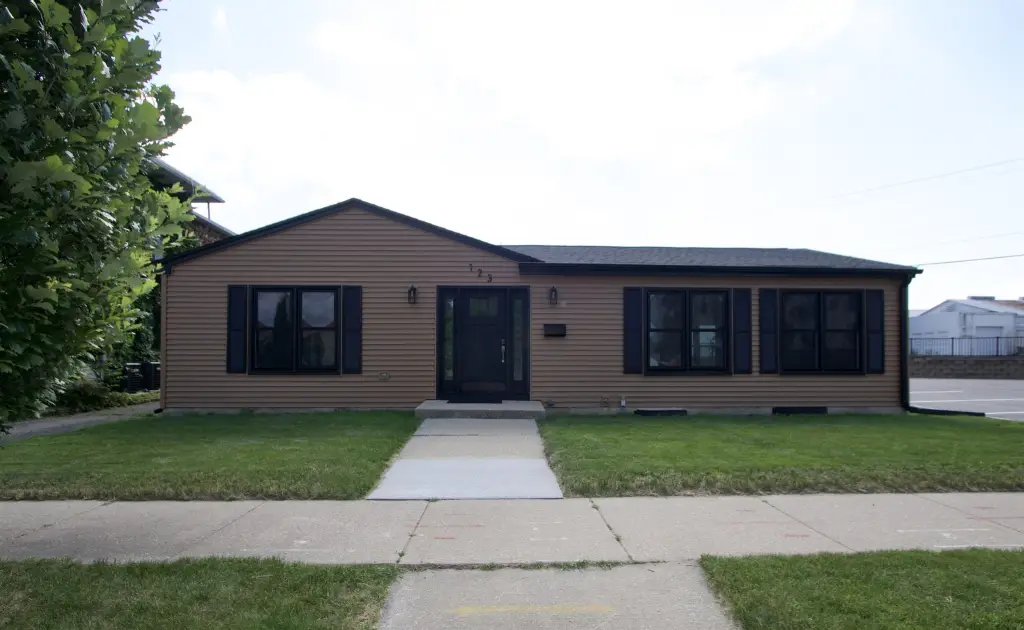 123 N Jackson St, Janesville, WI 53548
