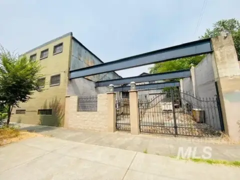 Walla Walla Commercial Building For Sale