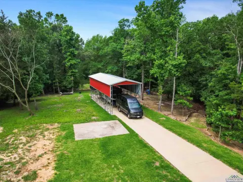 Landscaped Acreage in Union Grove ISD