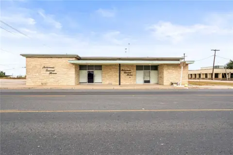 Commercial Building in Three Rivers