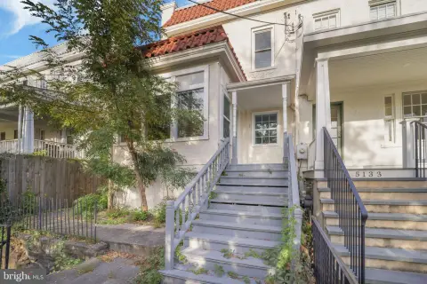 Triplex in Prime DC Location