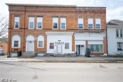8-Unit Apartment Building