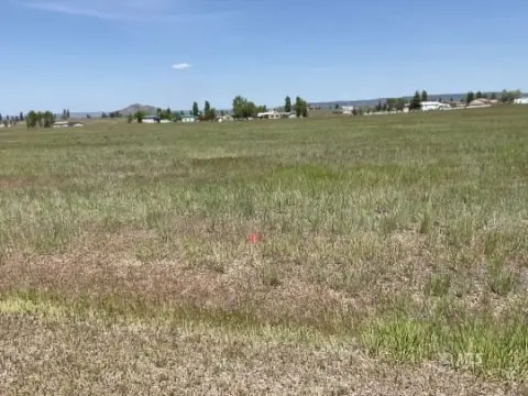 Land with Sweeping Views